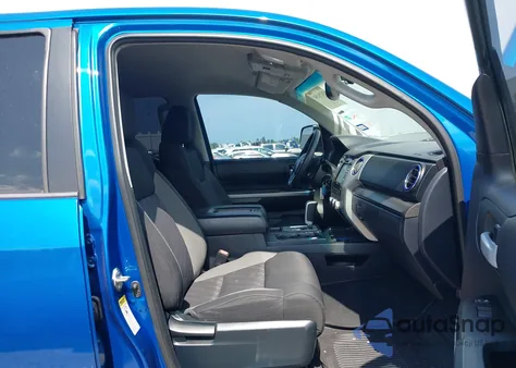 2017 Toyota Tundra Sr5 5.7L V8 z USA, uszkodzony, nr VIN 5TFEW5F13HX222097